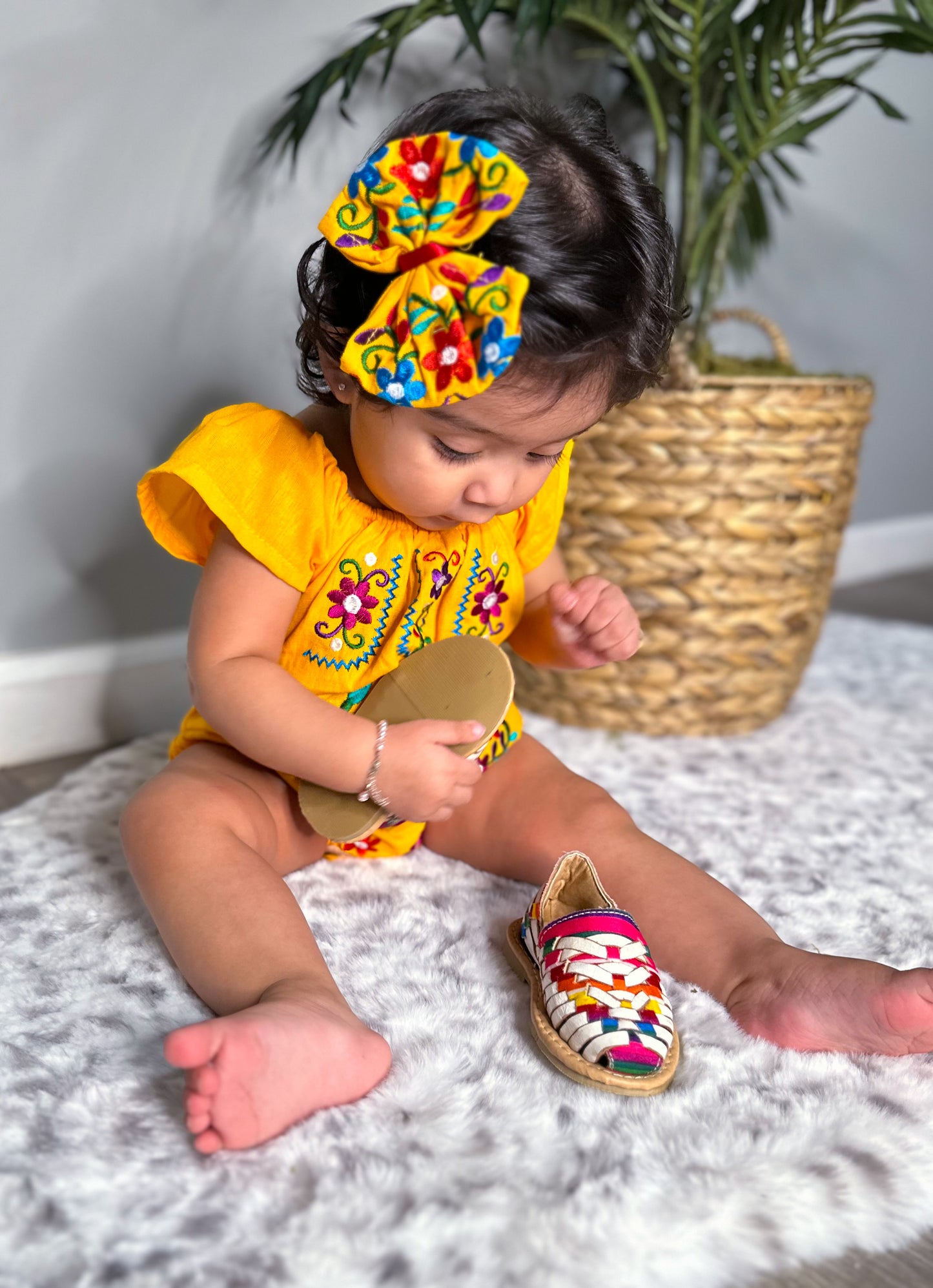 Mia’s romper (yellow)