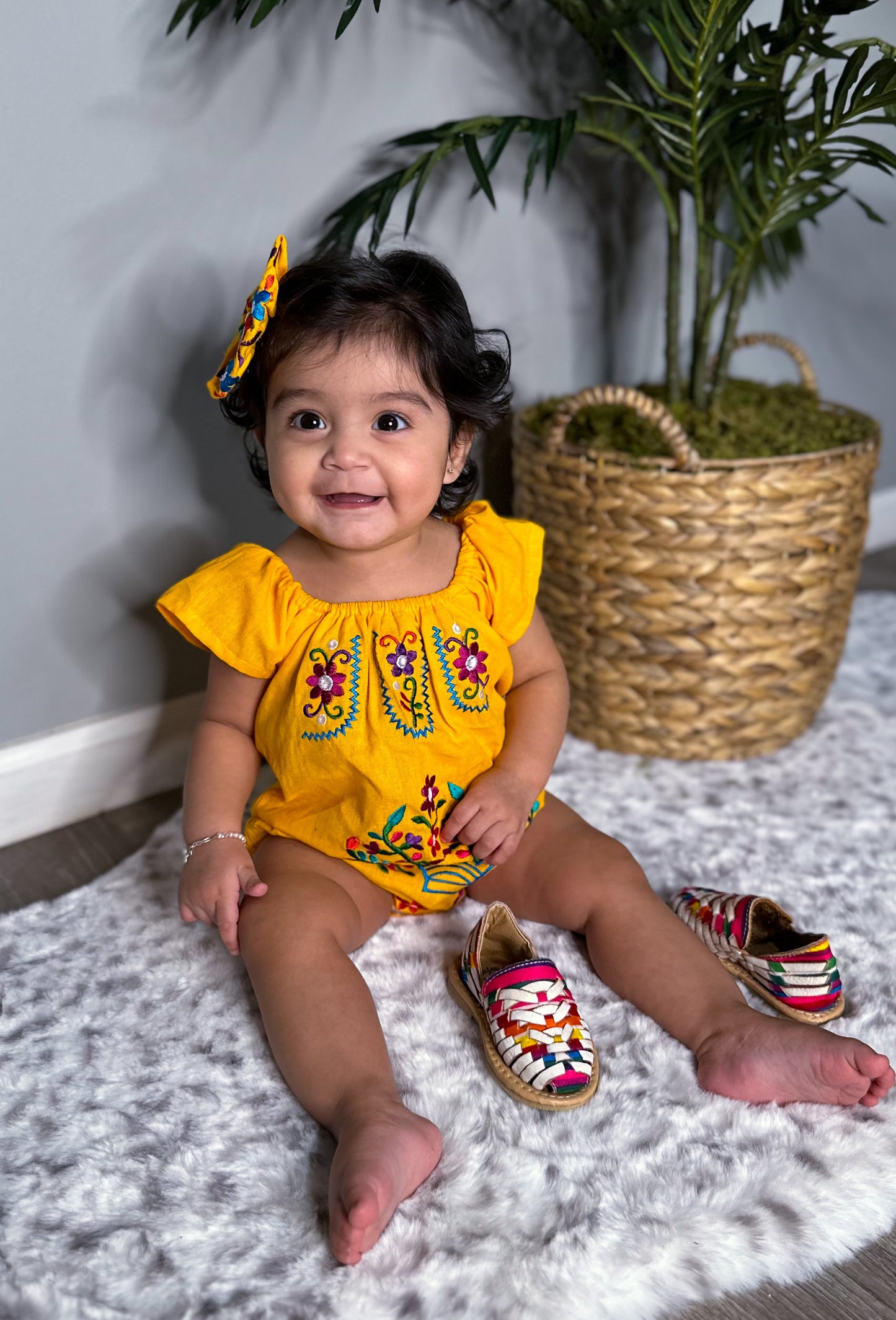 Mia’s romper (yellow)